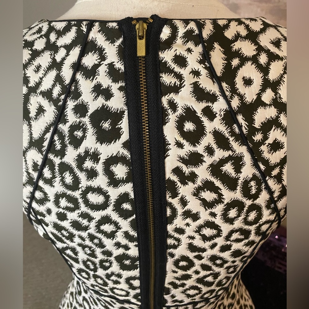 Banana Republic White Leopard Print Dress Black & White exposed Zipper Size 2 - Picture 12 of 12